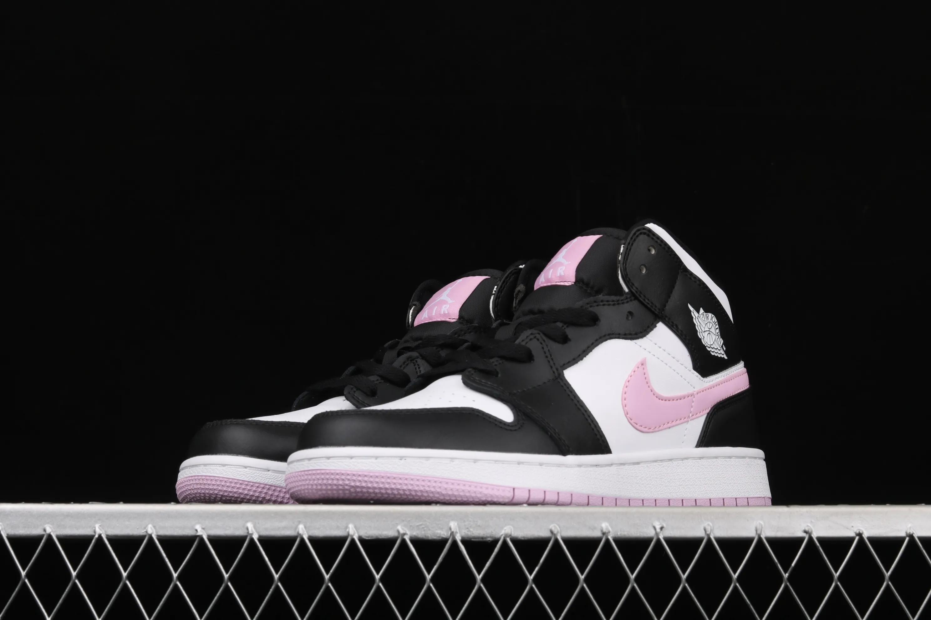 All categories Air Jordan Jordan series basketball shoes Air Jordan 1 Mid Air Jordan 1 Mid GS AJ1 Joe 1 China Pink White Panda 555112-103